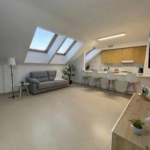 https://apt-la-buhardilla.in-canary-islands.com